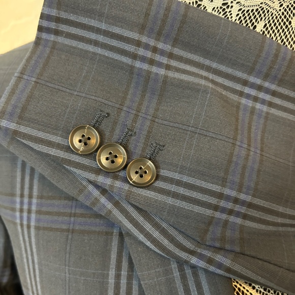 Banana Republic washable wool suiting - Picture 3 of 9